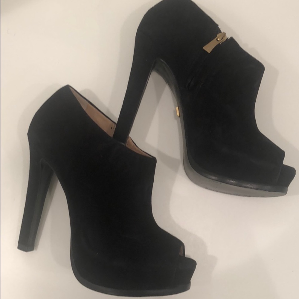Pour La Victorie Platform Black Suede Heels 9.5